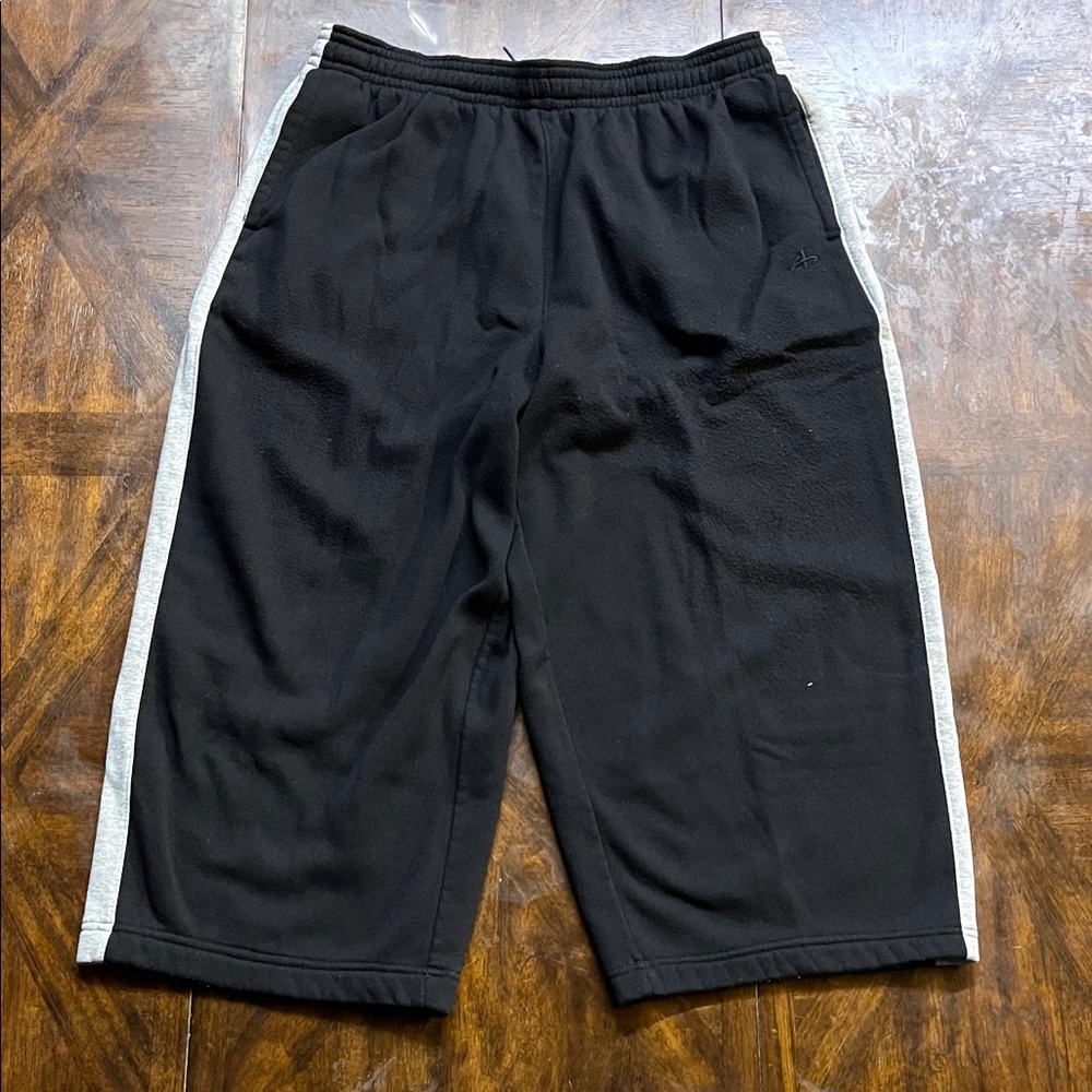 Baggy black Athletic plant with grey Stripes